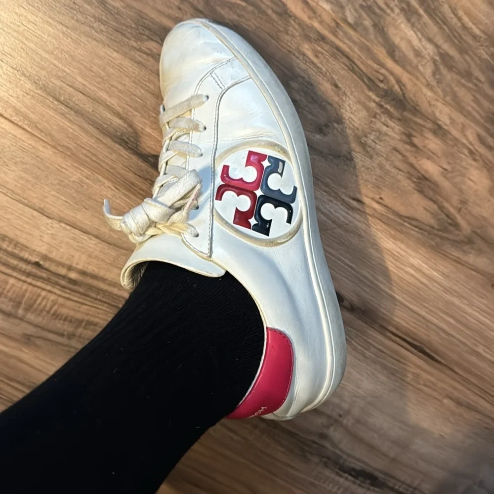 Tory Burch lace up sneaker size 9M